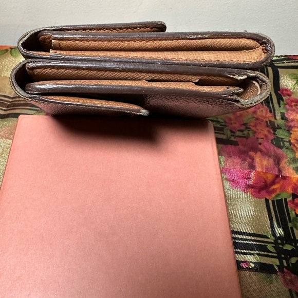 Louis Vuitton wallet. - Picture 4 of 9